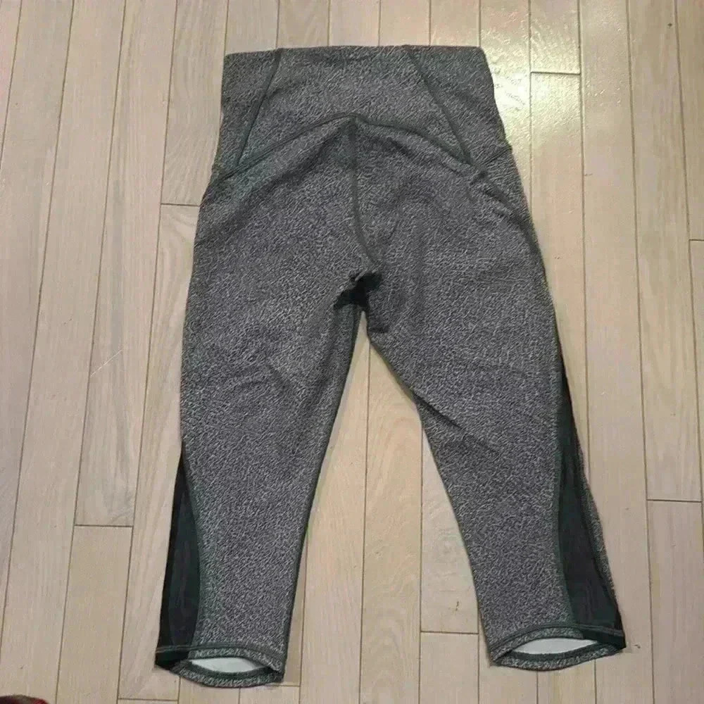 Lululemon capri leggings - Picture 2 of 4